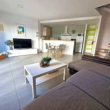 Sunny Duplex Martines فندق 4*