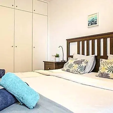 فندق Sunny Duplex Martines 4*